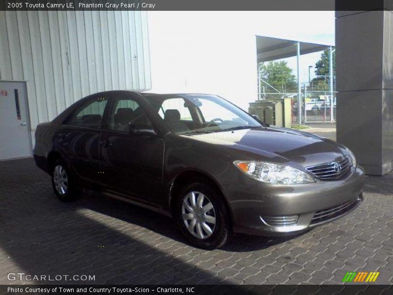 Phantom Gray Pearl / Gray 2005 Toyota Camry LE