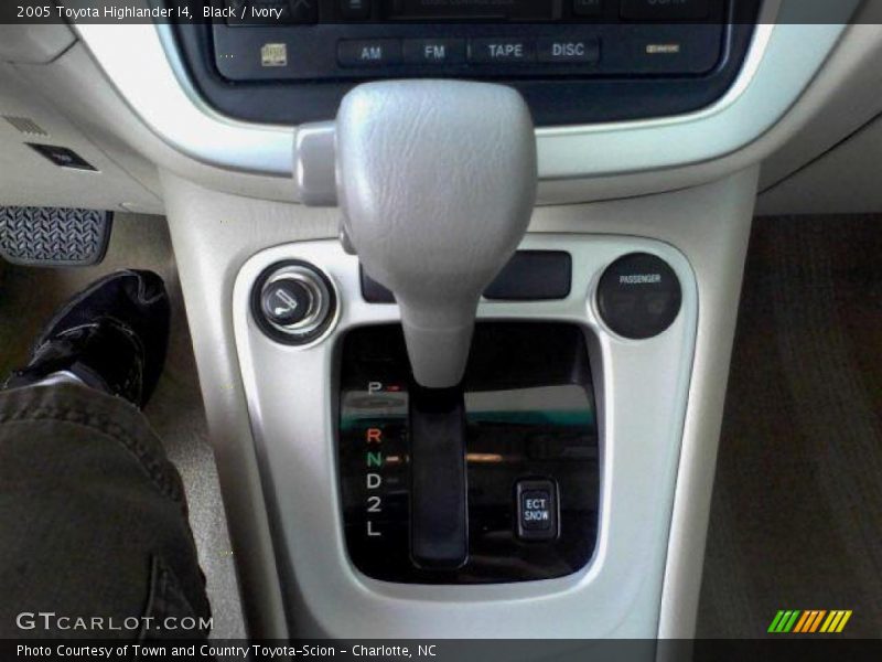 Black / Ivory 2005 Toyota Highlander I4