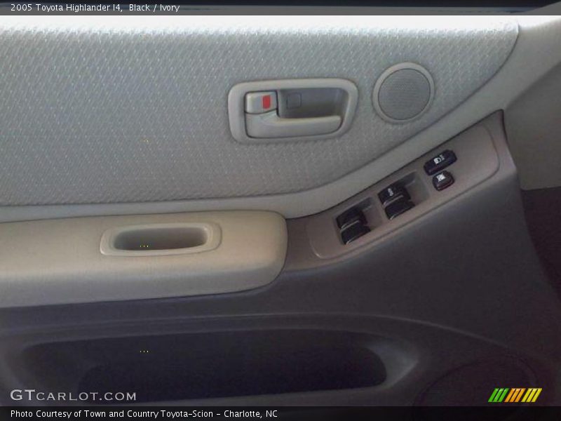 Black / Ivory 2005 Toyota Highlander I4