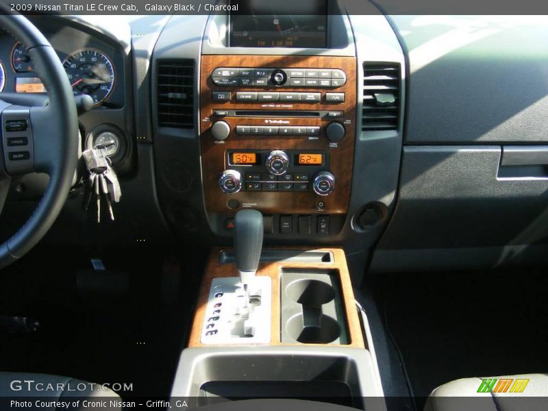 Galaxy Black / Charcoal 2009 Nissan Titan LE Crew Cab