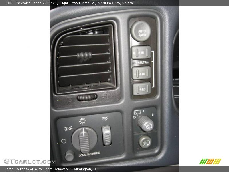 Light Pewter Metallic / Medium Gray/Neutral 2002 Chevrolet Tahoe Z71 4x4