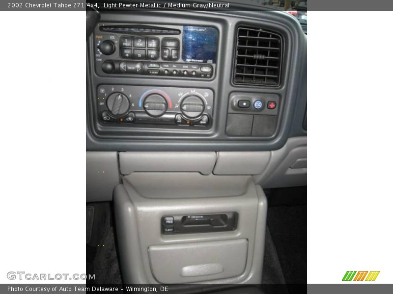 Light Pewter Metallic / Medium Gray/Neutral 2002 Chevrolet Tahoe Z71 4x4