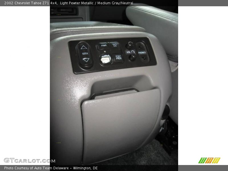 Light Pewter Metallic / Medium Gray/Neutral 2002 Chevrolet Tahoe Z71 4x4