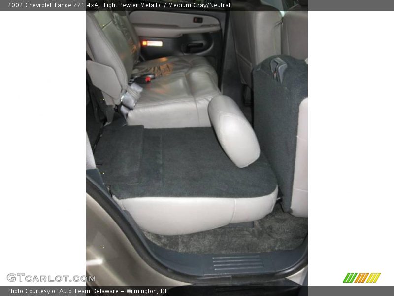 Light Pewter Metallic / Medium Gray/Neutral 2002 Chevrolet Tahoe Z71 4x4