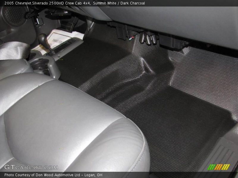 Summit White / Dark Charcoal 2005 Chevrolet Silverado 2500HD Crew Cab 4x4