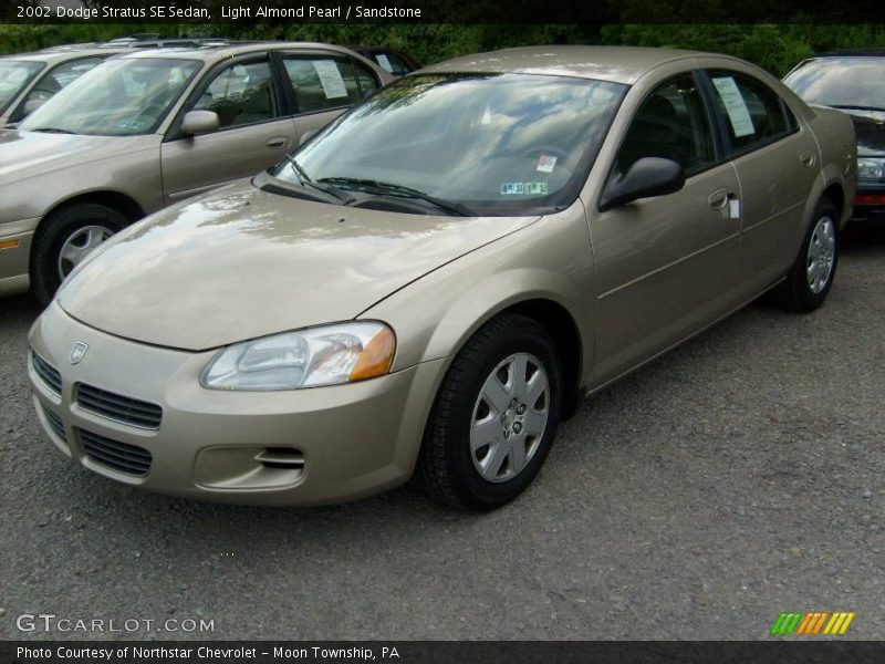 Light Almond Pearl / Sandstone 2002 Dodge Stratus SE Sedan