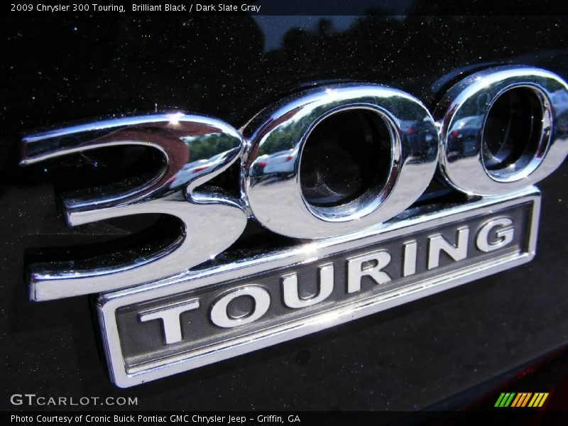 Brilliant Black / Dark Slate Gray 2009 Chrysler 300 Touring