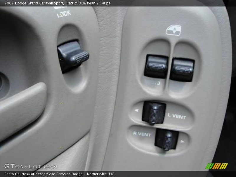 Patriot Blue Pearl / Taupe 2002 Dodge Grand Caravan Sport