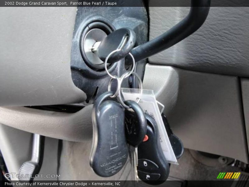 Patriot Blue Pearl / Taupe 2002 Dodge Grand Caravan Sport