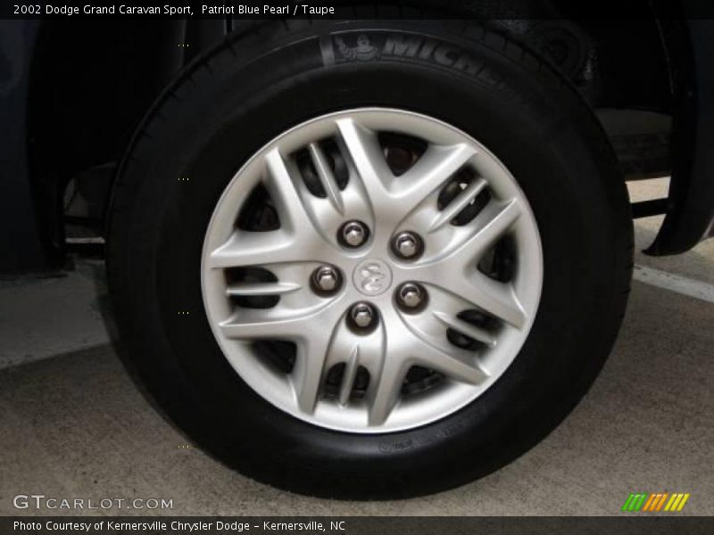 Patriot Blue Pearl / Taupe 2002 Dodge Grand Caravan Sport