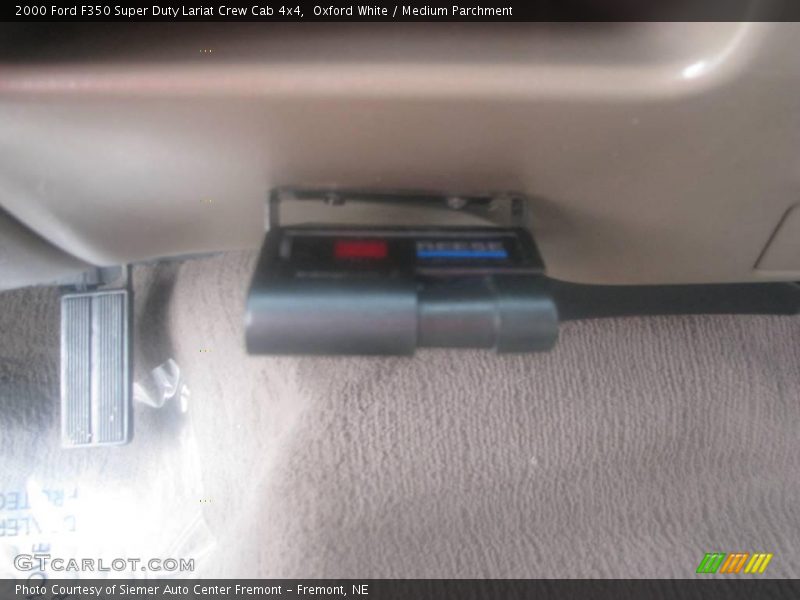 Oxford White / Medium Parchment 2000 Ford F350 Super Duty Lariat Crew Cab 4x4
