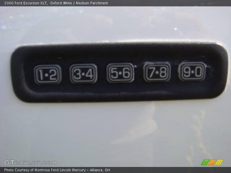 Oxford White / Medium Parchment 2000 Ford Excursion XLT