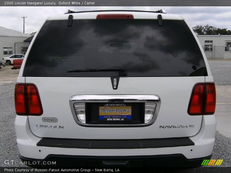 Oxford White / Camel 2006 Lincoln Navigator Luxury