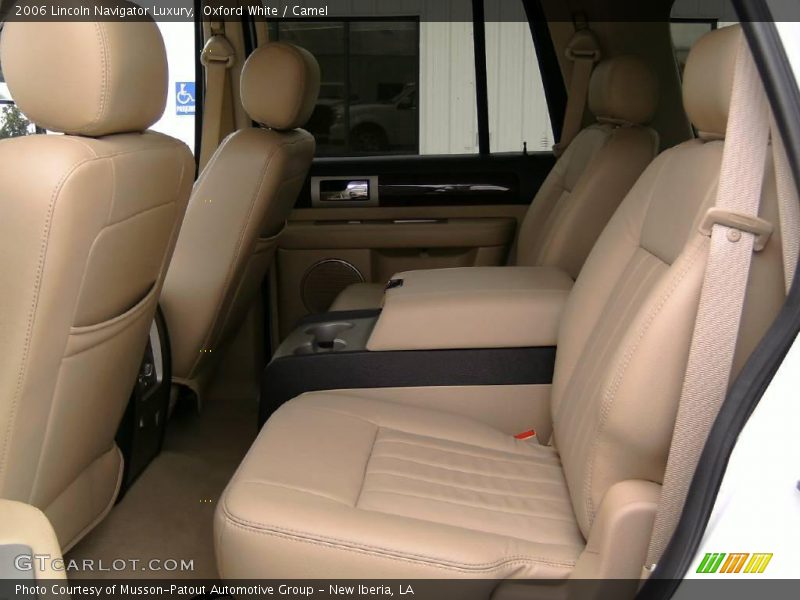 Oxford White / Camel 2006 Lincoln Navigator Luxury