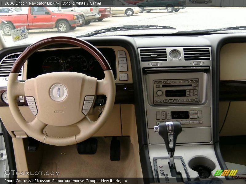 Oxford White / Camel 2006 Lincoln Navigator Luxury