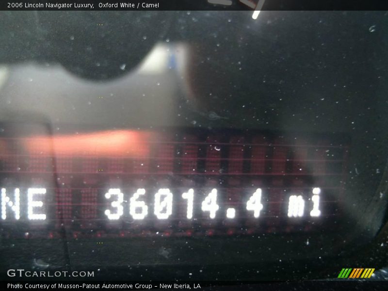 Oxford White / Camel 2006 Lincoln Navigator Luxury
