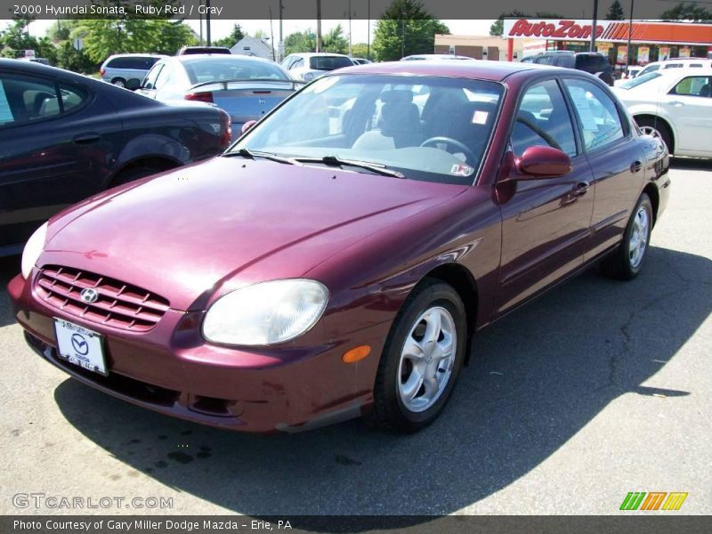 Ruby Red / Gray 2000 Hyundai Sonata