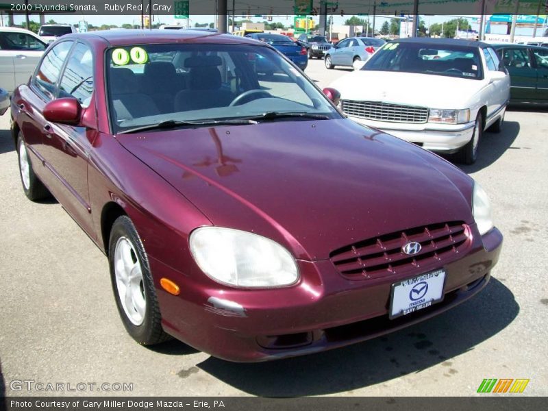 Ruby Red / Gray 2000 Hyundai Sonata