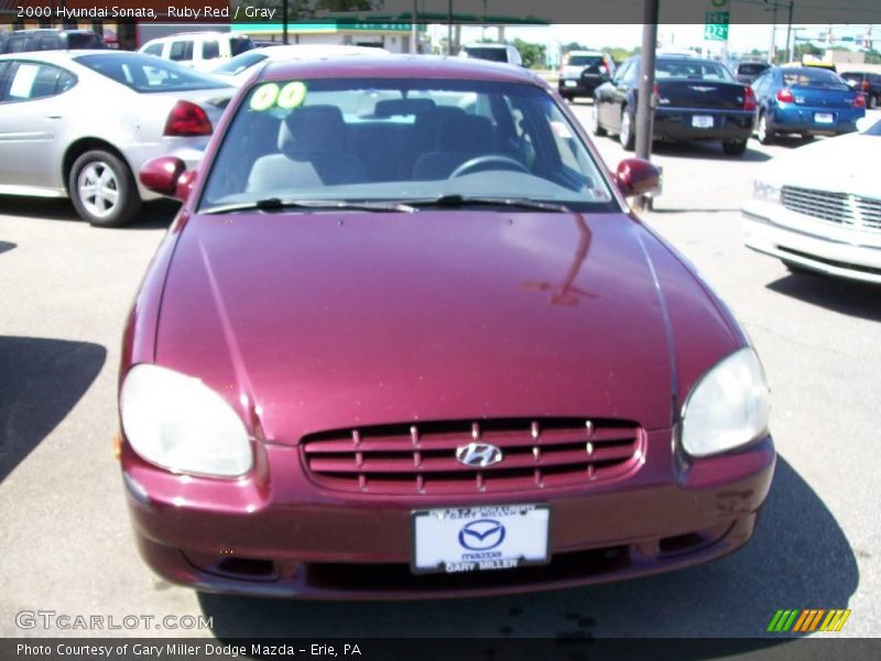 Ruby Red / Gray 2000 Hyundai Sonata
