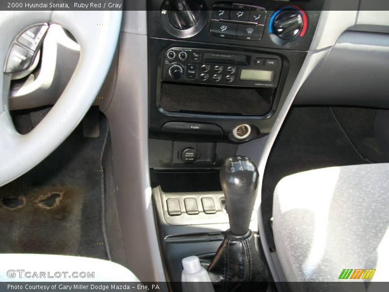 Ruby Red / Gray 2000 Hyundai Sonata