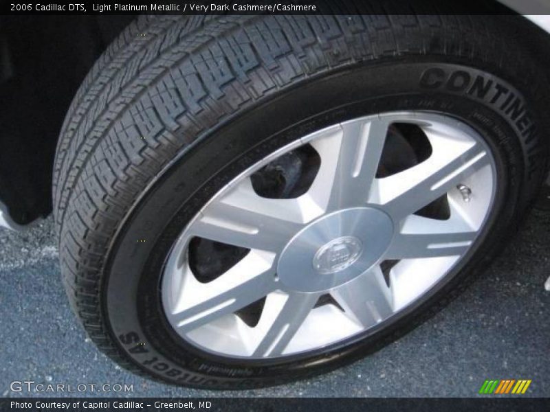 Light Platinum Metallic / Very Dark Cashmere/Cashmere 2006 Cadillac DTS
