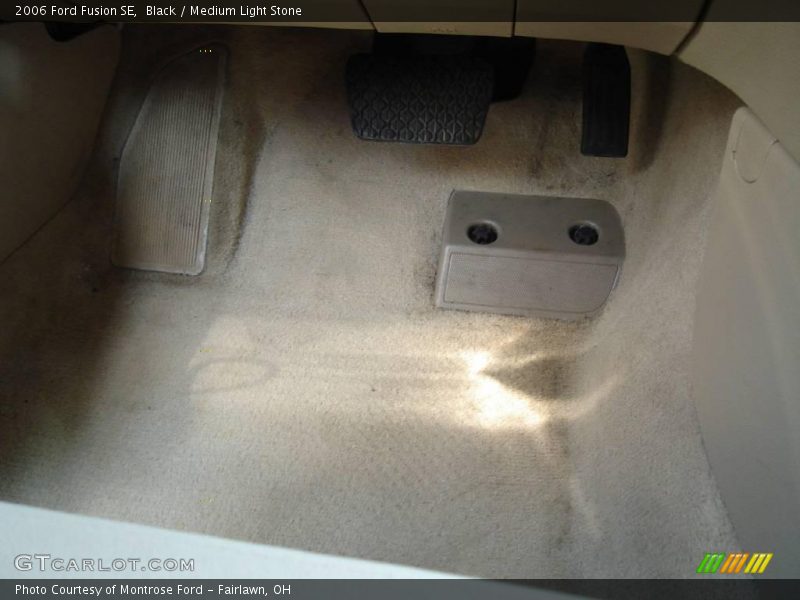 Black / Medium Light Stone 2006 Ford Fusion SE