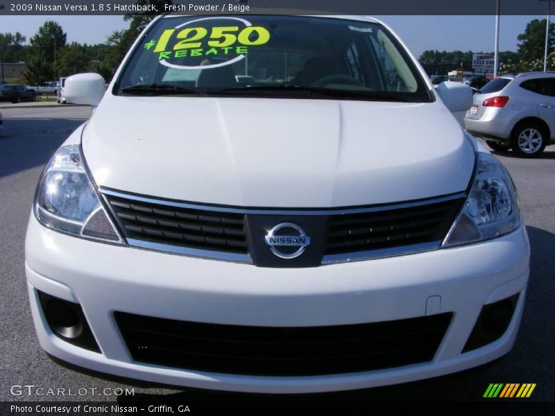 Fresh Powder / Beige 2009 Nissan Versa 1.8 S Hatchback