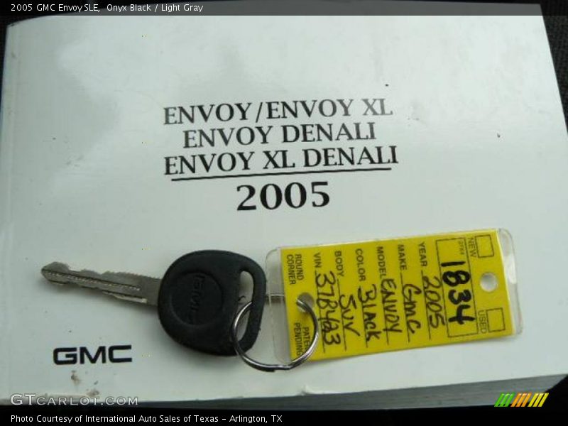 Onyx Black / Light Gray 2005 GMC Envoy SLE
