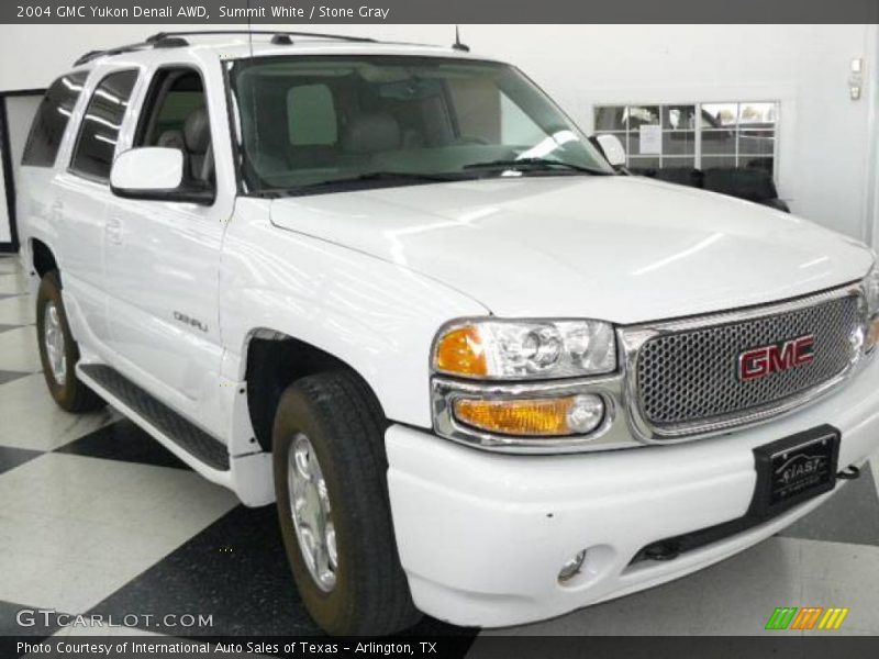 Summit White / Stone Gray 2004 GMC Yukon Denali AWD