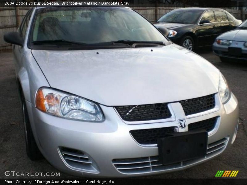 Bright Silver Metallic / Dark Slate Gray 2004 Dodge Stratus SE Sedan