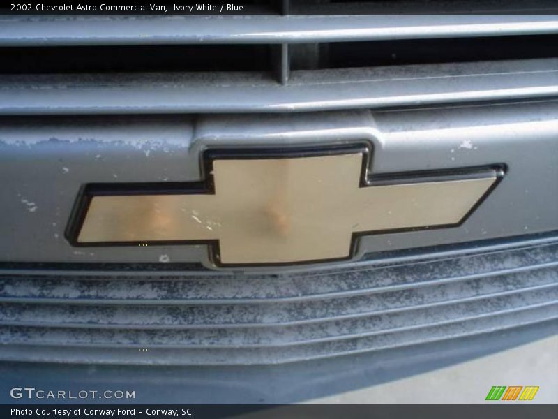 Ivory White / Blue 2002 Chevrolet Astro Commercial Van