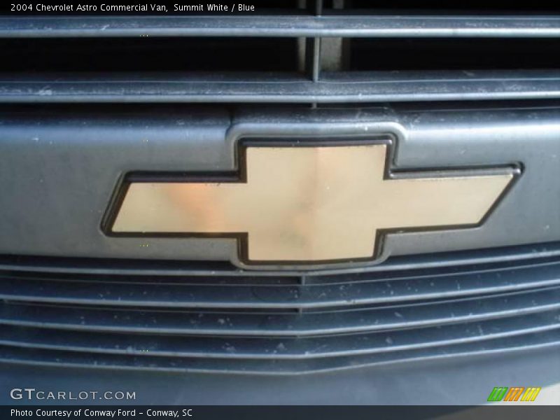 Summit White / Blue 2004 Chevrolet Astro Commercial Van
