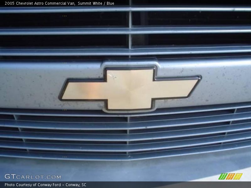 Summit White / Blue 2005 Chevrolet Astro Commercial Van