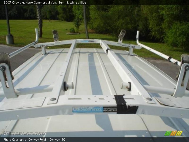 Summit White / Blue 2005 Chevrolet Astro Commercial Van
