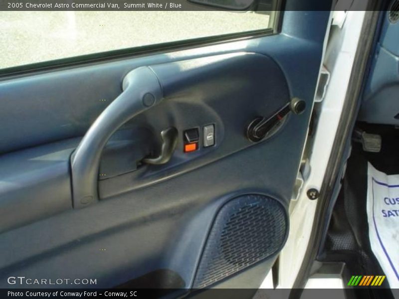 Summit White / Blue 2005 Chevrolet Astro Commercial Van