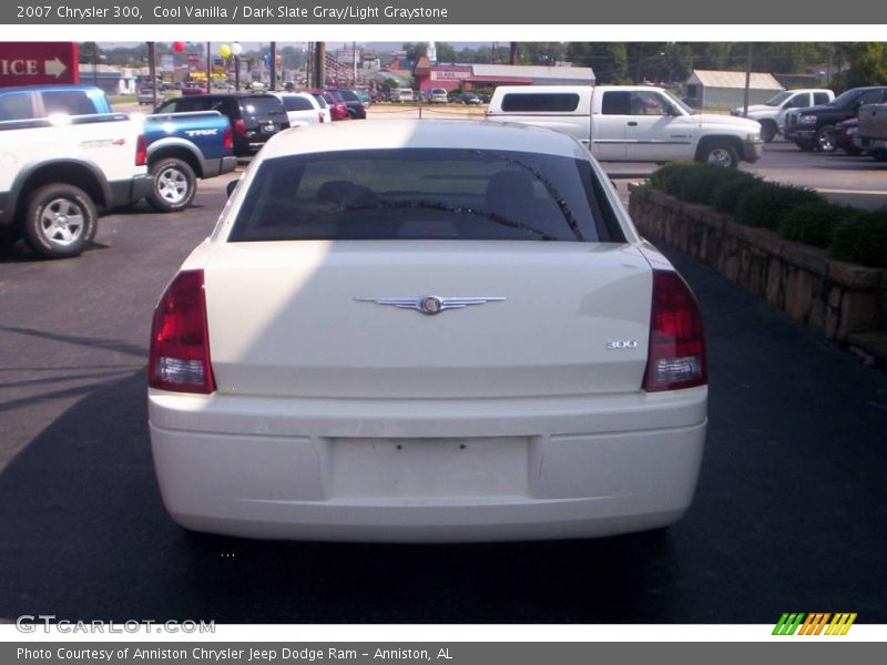 Cool Vanilla / Dark Slate Gray/Light Graystone 2007 Chrysler 300