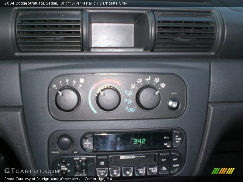 Bright Silver Metallic / Dark Slate Gray 2004 Dodge Stratus SE Sedan