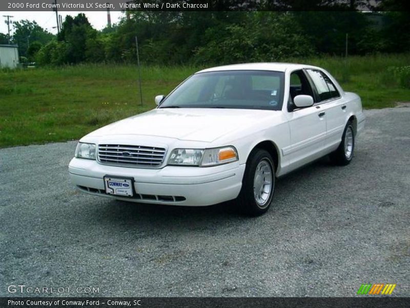 Vibrant White / Dark Charcoal 2000 Ford Crown Victoria LX Sedan