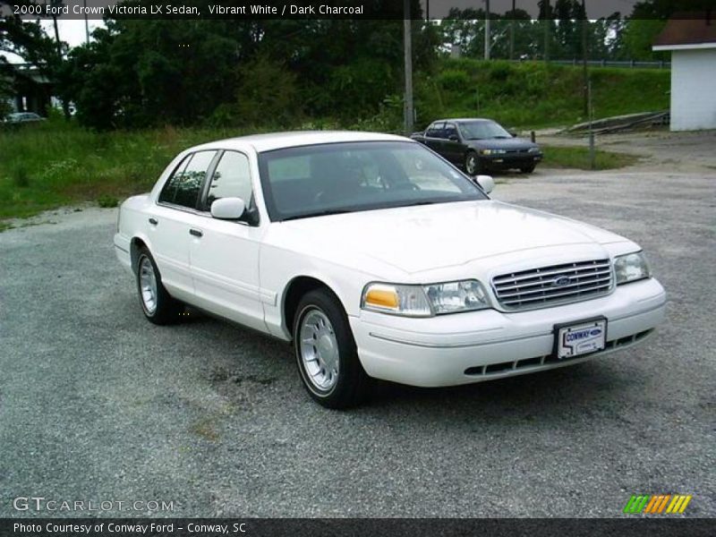 Vibrant White / Dark Charcoal 2000 Ford Crown Victoria LX Sedan