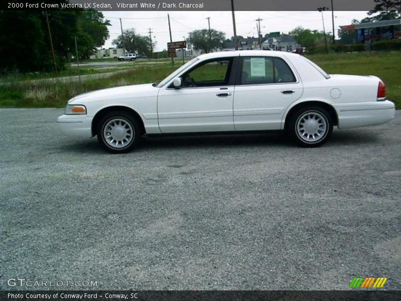 Vibrant White / Dark Charcoal 2000 Ford Crown Victoria LX Sedan