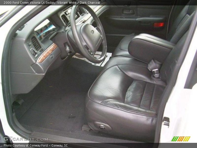 Vibrant White / Dark Charcoal 2000 Ford Crown Victoria LX Sedan
