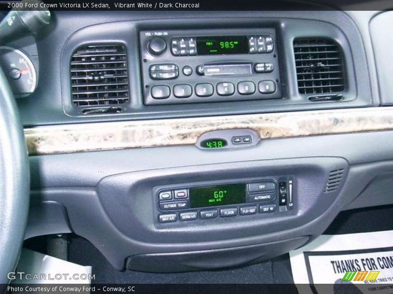 Vibrant White / Dark Charcoal 2000 Ford Crown Victoria LX Sedan