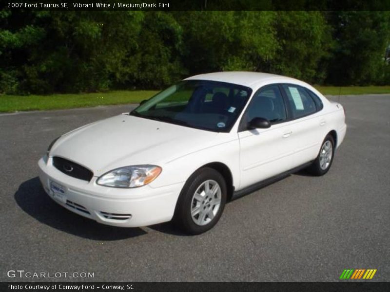 Vibrant White / Medium/Dark Flint 2007 Ford Taurus SE