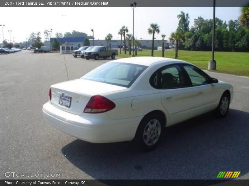 Vibrant White / Medium/Dark Flint 2007 Ford Taurus SE
