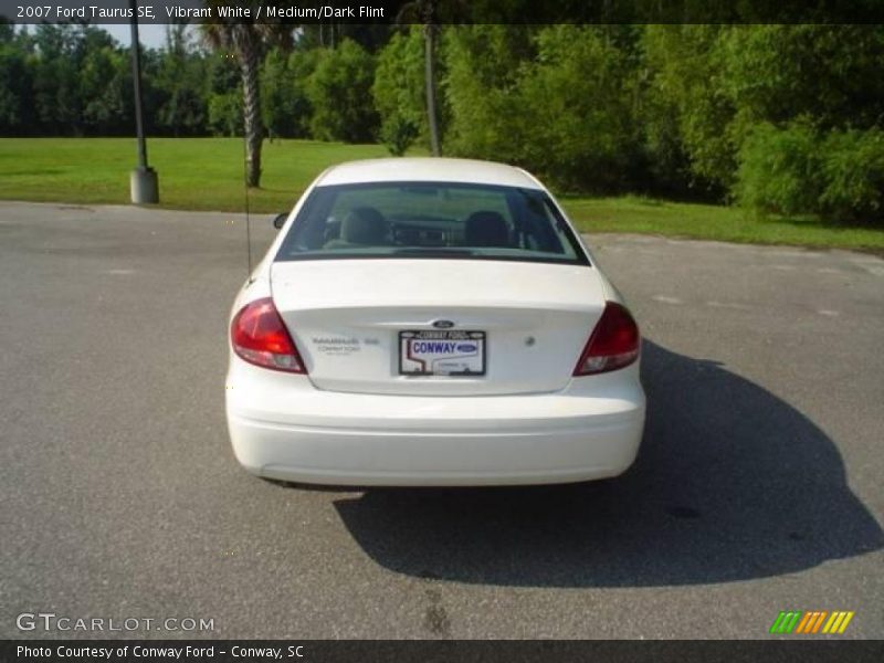 Vibrant White / Medium/Dark Flint 2007 Ford Taurus SE