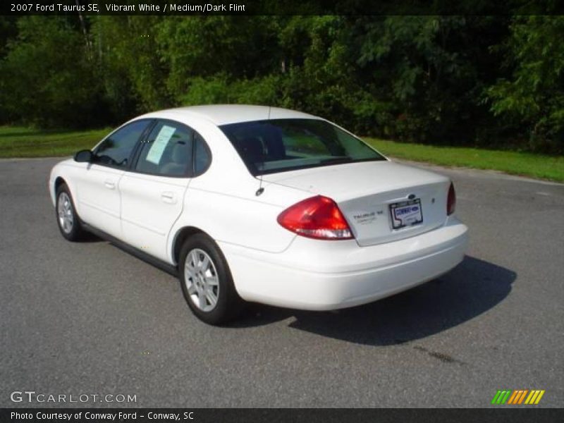 Vibrant White / Medium/Dark Flint 2007 Ford Taurus SE