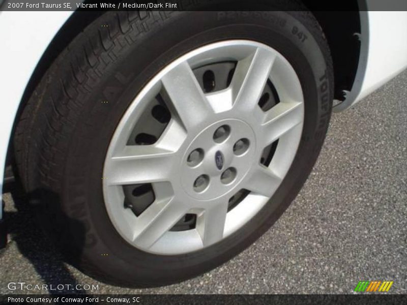 Vibrant White / Medium/Dark Flint 2007 Ford Taurus SE
