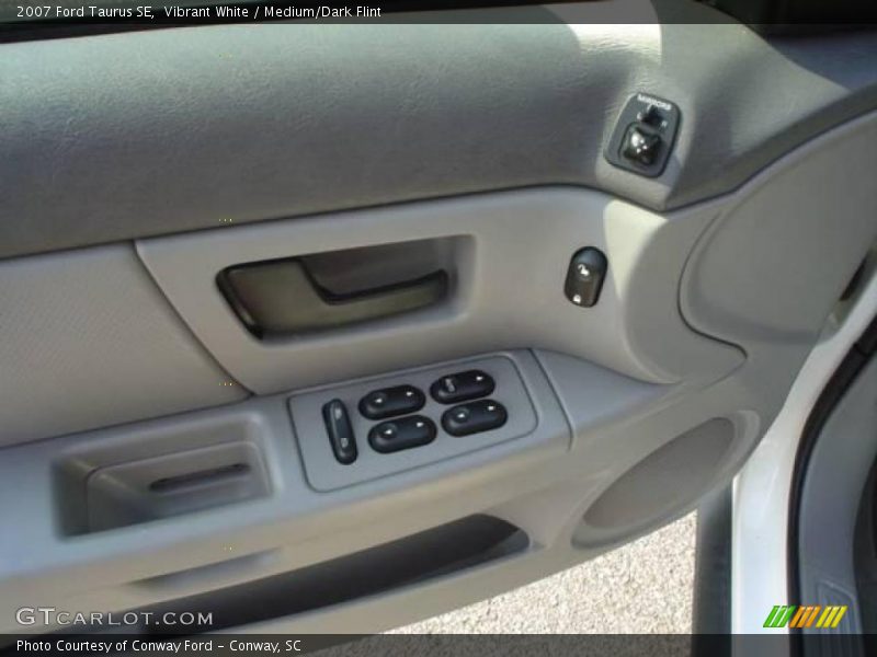 Vibrant White / Medium/Dark Flint 2007 Ford Taurus SE