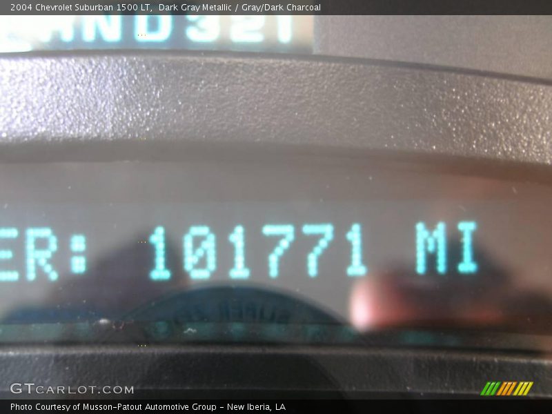 Dark Gray Metallic / Gray/Dark Charcoal 2004 Chevrolet Suburban 1500 LT