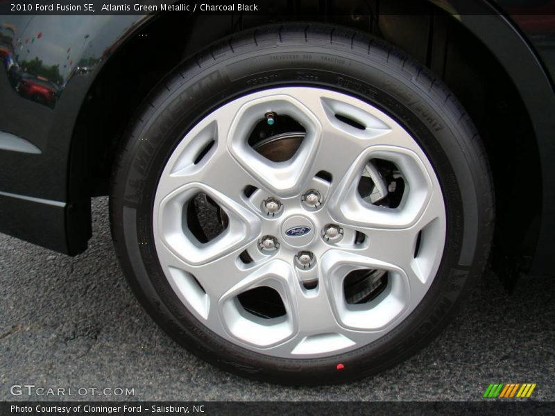 Atlantis Green Metallic / Charcoal Black 2010 Ford Fusion SE